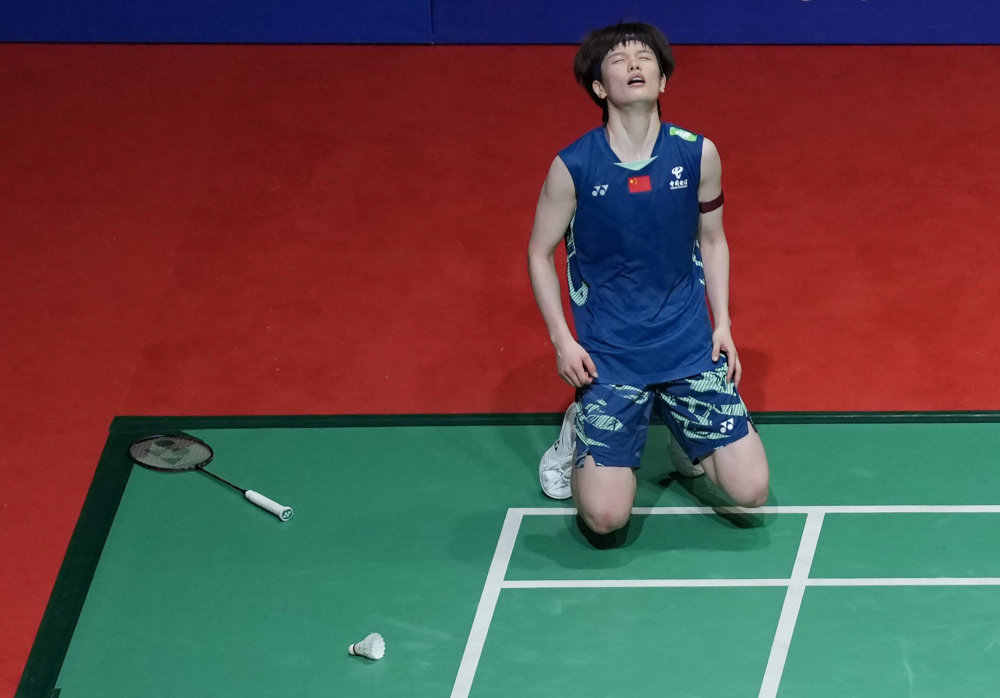 他被迫减少 他被迫减少